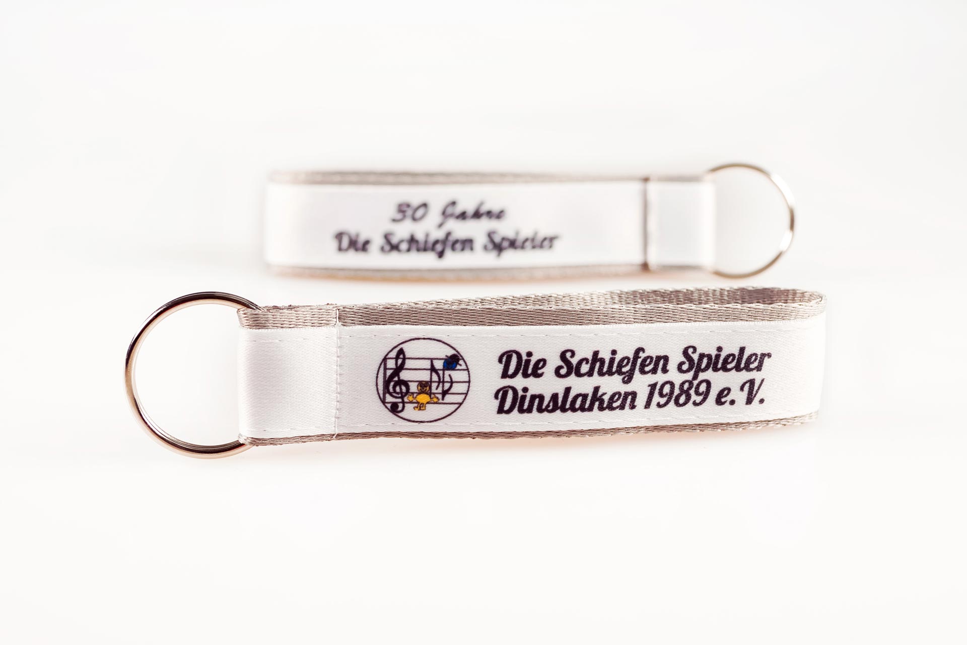 Schluesselanhaenger Bedrucken Logo Filz Alternative Shortstrap Guenstig Kaufen 25mm Doppelband Band Auf Band Satinband Weiss Grau